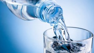 beneficios de beber agua