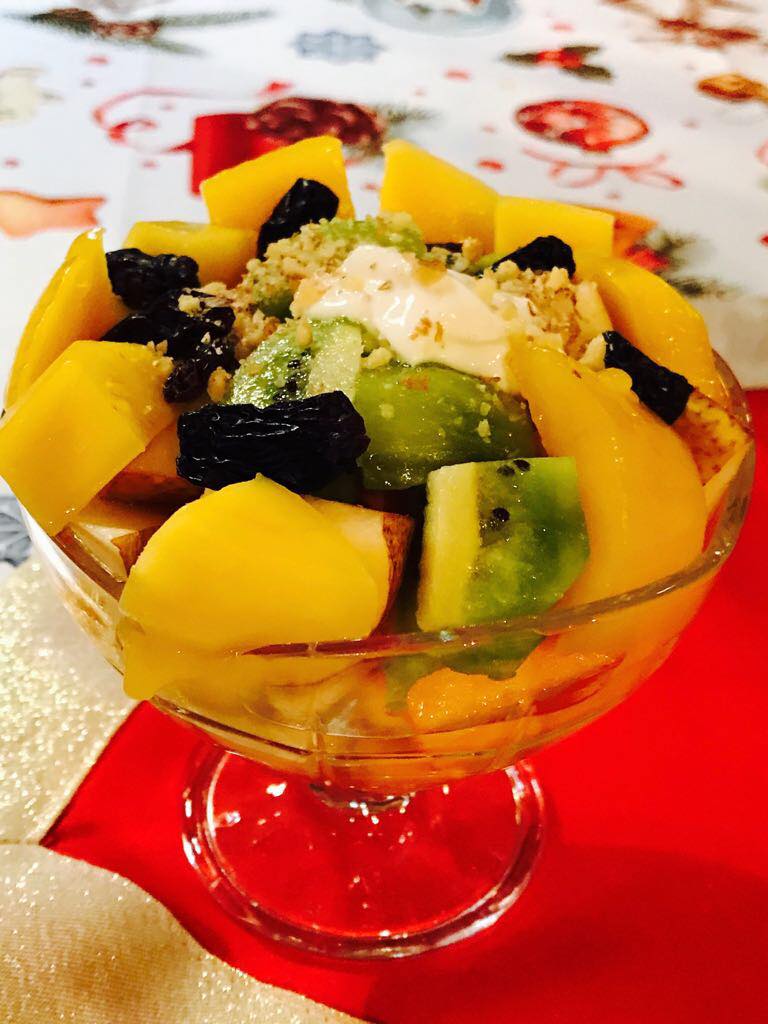 mix de fructe cu iaurt